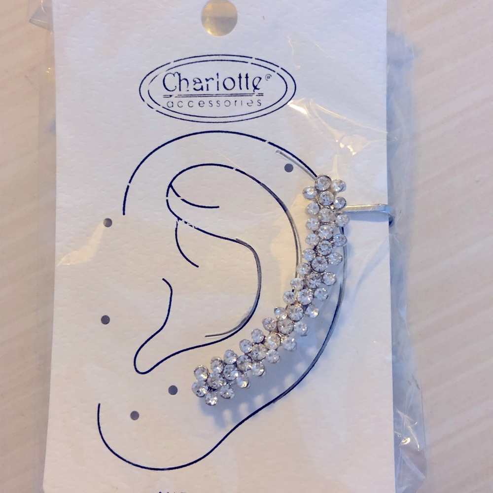 Beautiful “Diamond” Ear Crawler